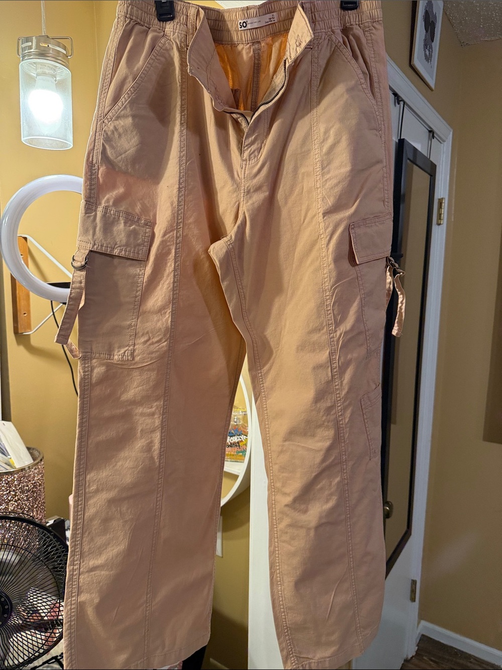 Women pink wide leg cargo pants nwot.